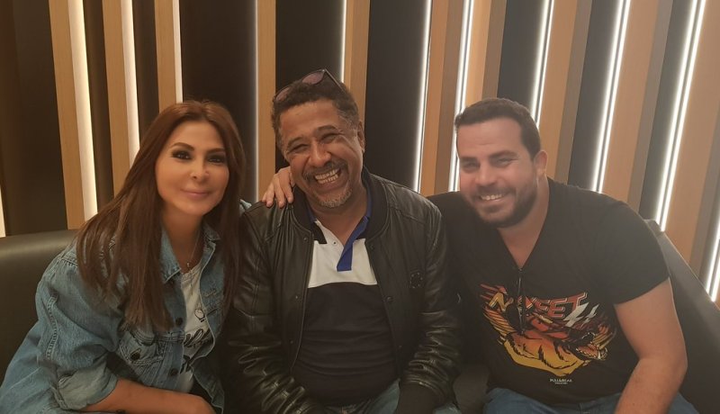 بالصورة.. إليسا تلتقي الشاب خالد