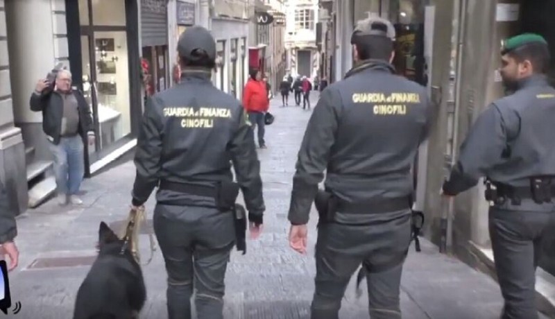 إيطاليا: اعتقال 8 تونسيين وإيطاليين بينهم إمام مسجد بتهمة تمويل الإرهاب