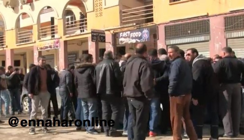 مكتتبو “عدل” يحتجون أمام مقر الوكالة بسكيكدة للمطالبة بسكناتهم