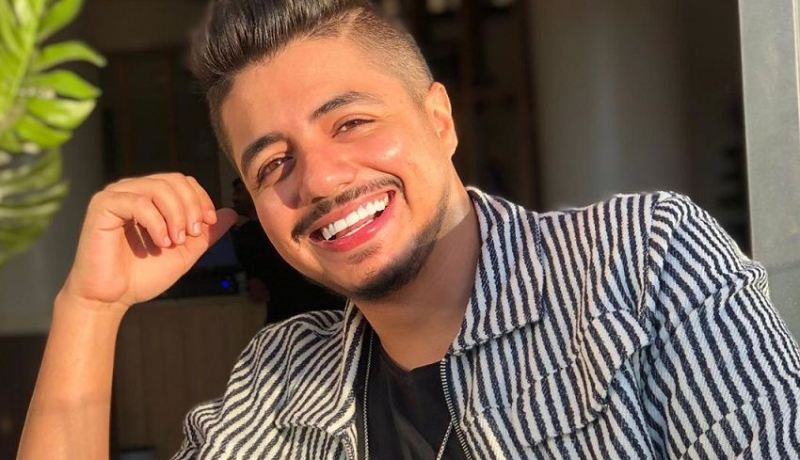 الفنان المغربي إيهاب أمير يعلن عن خبر سار لمحبيه