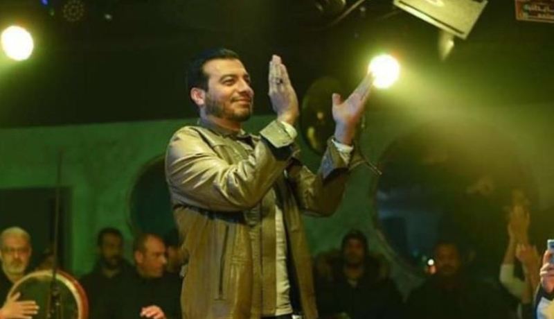 إيهاب توفيق يثير الجدل في أول ظهور له بعد وفاة والده