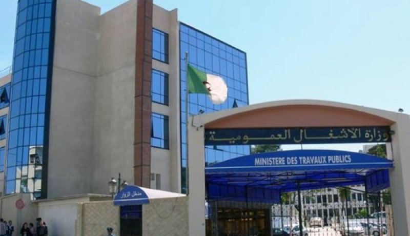 وزارة الأشغال العمومية تنشر إعلانات صفقاتها عبر موقعها الإلكتروني