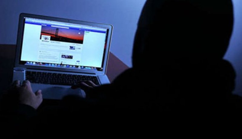 توقيف شاب بتهمة إبتزاز قاصرات عبر الفيسبوك بتمنراست