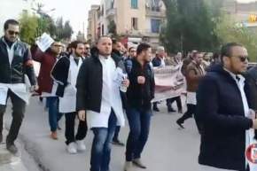 قسنطينة: إحتجاج للأطباء المقيمين في باب القنطرة !!