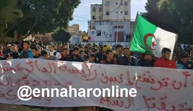 مئات المواطنين وأنصار «الأرندي» يعتصمون أمام مقر بلدية الظهرة في الشلف