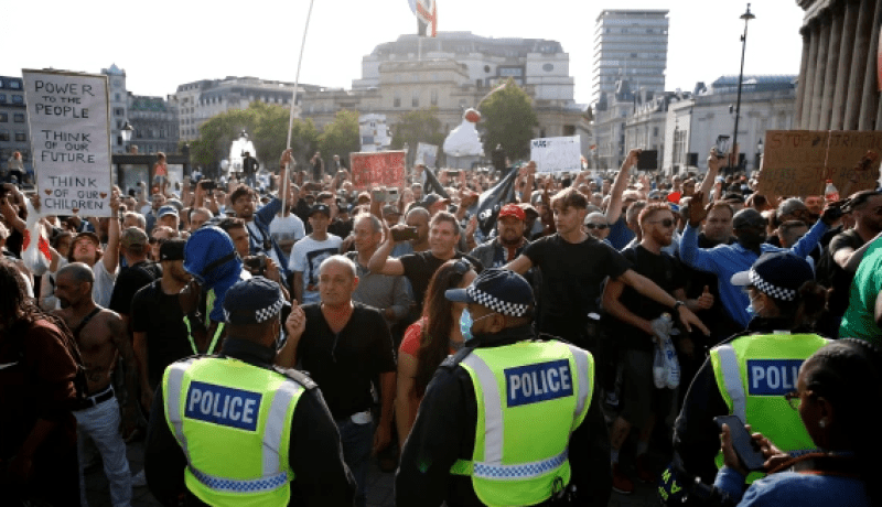 اعتقال أكثر من 30 شخصا في احتجاجات لندن بسبب كورونا