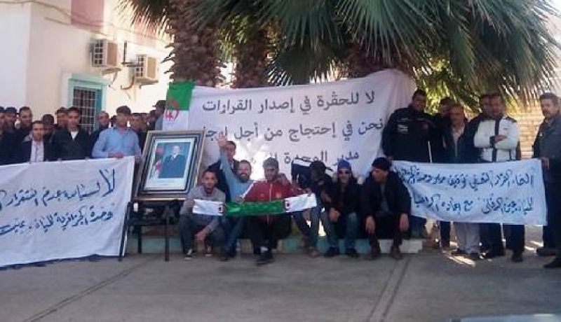 عشرات العمال يحتجون أمام مقر وحدة الجزائرية للمياه في عين الدفلى