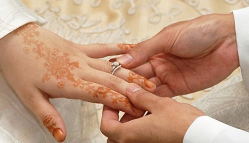 أستاذة من العاصمة تبحث عن زوج لاكمال مشوار الحياة