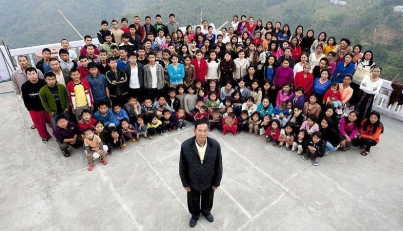 لديه 38 زوجة و89 ابناً وابنة و36 حفيداً.. وفاة رب أكبر أسرة في العالم