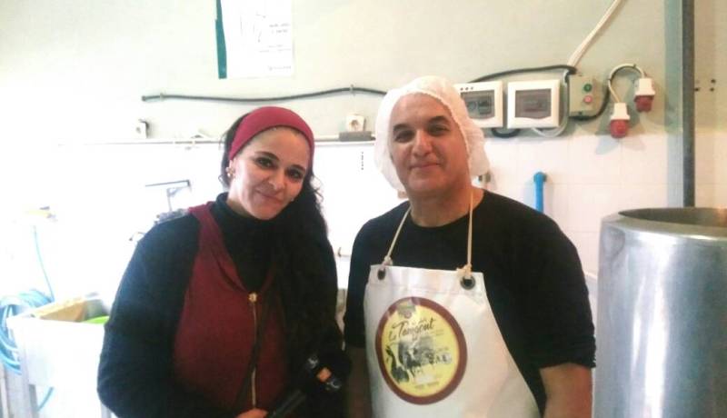 هكذا يصنع الشاب رشيد الأجبان السويسرية في تيزي وزو