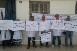 الأطباء المختصون يعتصمون أمام مقر وزارة التعليم العالي