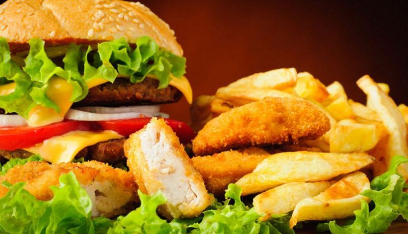 حذار.. عادات غذائية تمثل خطرا على حياتك أكثر من التدخين!