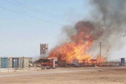 نشوب حريق مهول بخردوات أمام محطة كهرباء في الأغواط