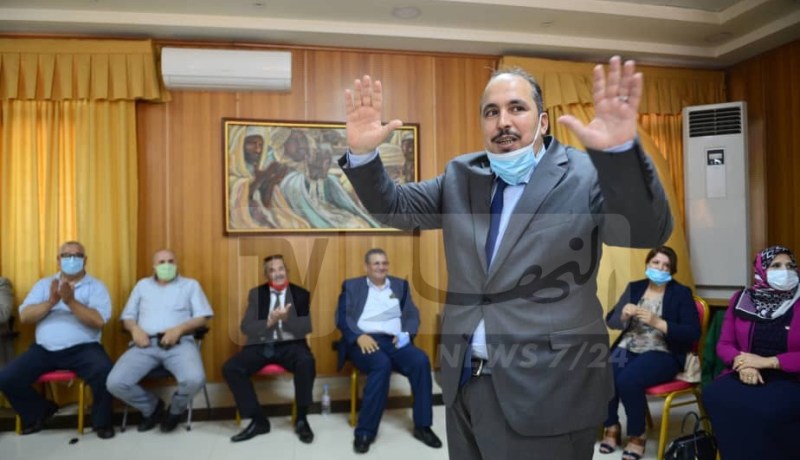 بعجي: القيادة السابقة للأفلان تناور.. الرئيس ترشح حرا والوزير الأول انسحب من الحزب