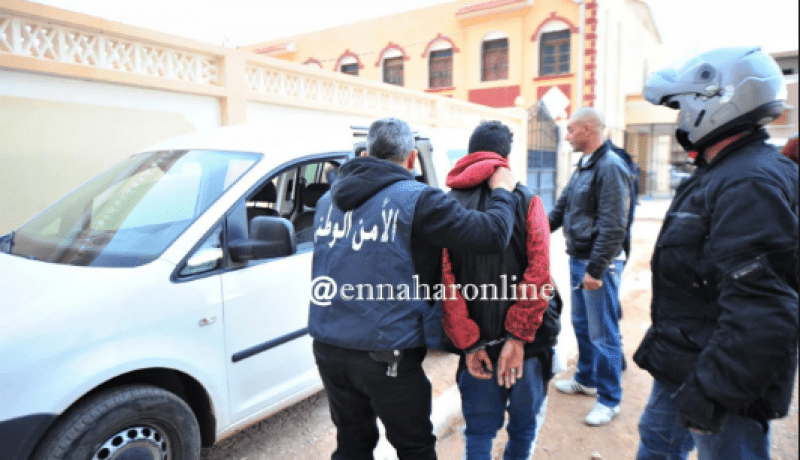 مسبوق قضائيا يحاول الإعتداء على شرطي بالسيف بالوادي