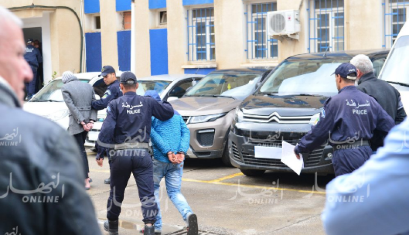 سارق المنازل في قبضة الأمن بالوادي