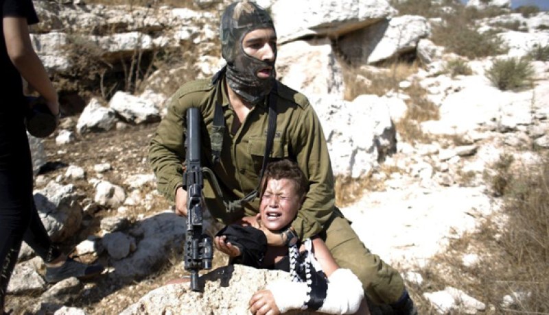 الإحتلال يعتقل فلسطينيين إثنين بالضفة الغربية