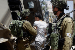 الإحتلال الصهيوني يعتقل 12 فلسطينيا بالضفة الغربية