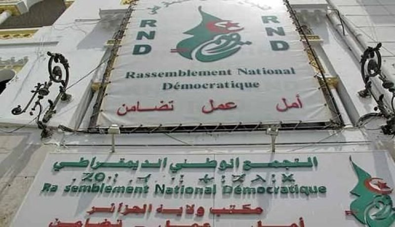 الأرندي يحذر من المراحل الانتقالية ويدعو لإبعاد الاقتصاد عن السياسة