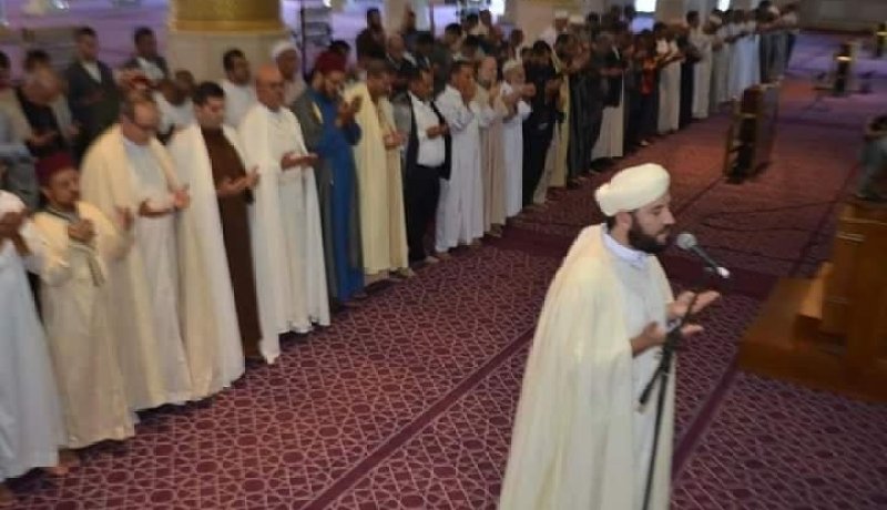 المواطنون يؤدون  صلاة الاستسقاء بمساجد الجمهورية