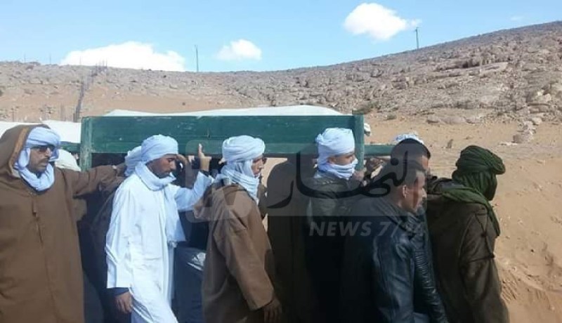 بالصور.. الفقيد الحاج عمر بن عبد  القادر حاج  قويدر شيخ زاوية الأشياخ يوارى الثرى بمقبرة الزاوية بالمنصورة