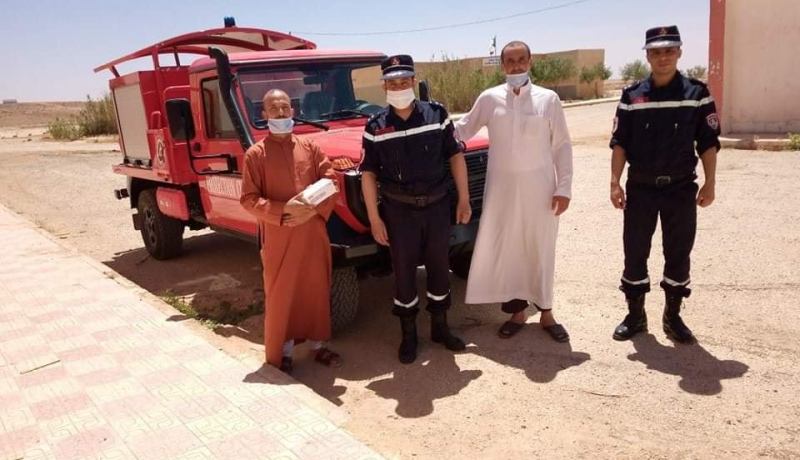 الحماية المدنية بالأغواط تُوزع الكمامات على شُيوخ الزوايا
