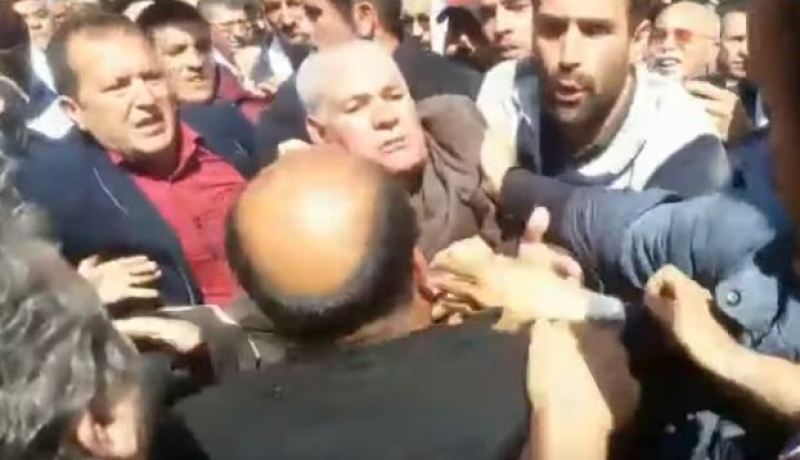 بالفيديو.. مناضلو الأفافاس يطردون علي العسكري من مقر الحزب