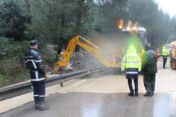 بالصور.. الأمطار والسيول تغلق الطرقات وتغرق البيوت بولايات الشمال