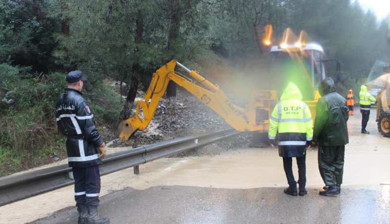 بالصور.. الأمطار والسيول تغلق الطرقات وتغرق البيوت بولايات الشمال