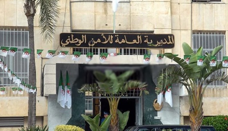 الشرطة توزع 50 ألف كمامة وقائية على المواطنين بـ 8 ولايات