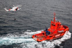 البحرية الإسبانية تنقذ 55 حراڨا على سواحل الأندلس