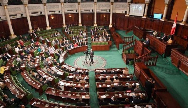 البرلمان التونسي يقر قانونا لرفع سن التقاعد ويفرض ضرائب