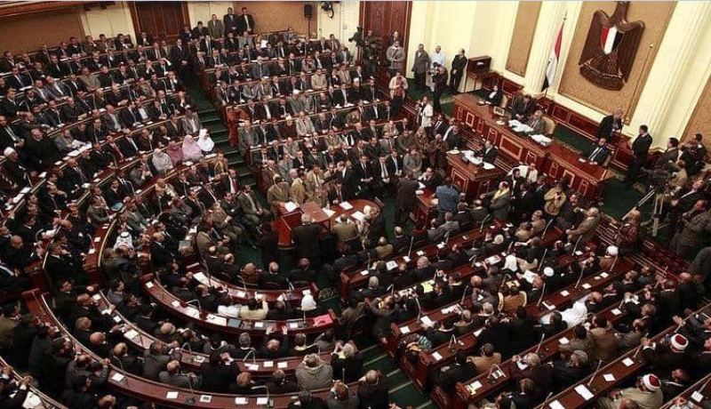 البرلمان المصري يقر تعديلات دستورية منها تمديد مدة الرئاسة