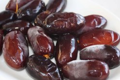 المرحوم يريد شراء التمر… إنّه سخيّ متصدّق