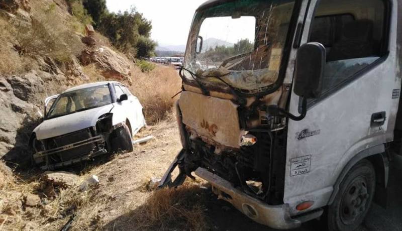 قتيلان وجريح في اصطدام عنيف بين سيارة وشاحنة بالبليدة
