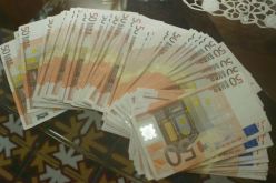 أمن البليدة يحبط مخططا لإغراق سوق «السكوار» بمليون أورو مزوّرة