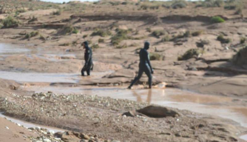 البيض.. السيول تجرف 3 أشخاص بوادي مديرينة في بوسمغون