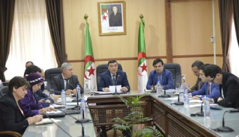 بالصور.. واجعوط يترأس إجتماعا حول اليوم العالمي للرياضيات