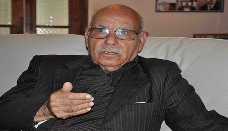 مستشار رئيس الجمهورية يزور المجاهد لخضر بورڤعة المتواجد في المستشفى