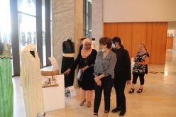 بالصور.. بن دودة في زيارة لمعرض لباس الفنانين التقليدي بقصر الثقافة