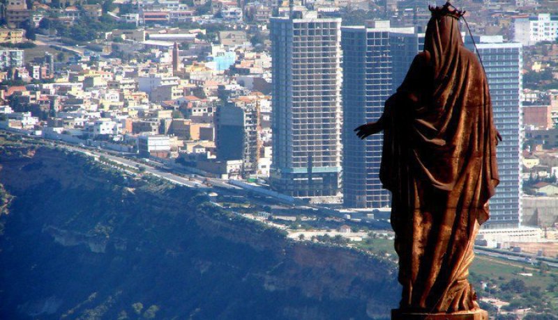 مكاتب خدمات غير قانونية تنافس وكالات سفر وسياحة
