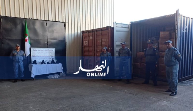 بالفيديو.. حجز حاوية من الألعاب النارية بالميناء الجاف لوادي السمار