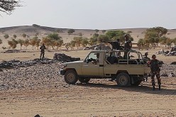 القضاء على مهرب أسلحة والقبض على زوجته بإن أميناس