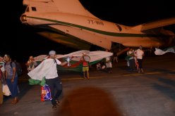 بالفيديو والصور.. عودة أنصار الولايات الجنوبية من القاهرة على متن طائرات عسكرية