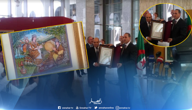 بالصور.. ميهوبي يكرّم الفنان القدير الحاج رابح درياسة