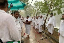 بالفيديو.. أمطار الخير تسقط على عرفات