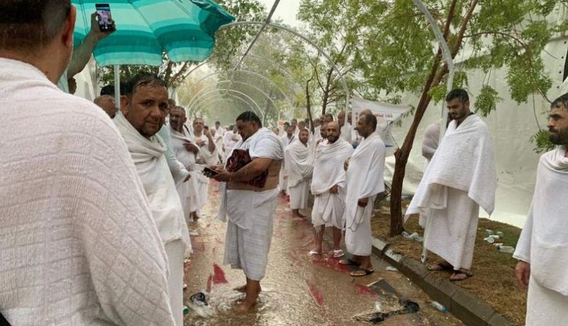 بالفيديو.. أمطار الخير تسقط على عرفات