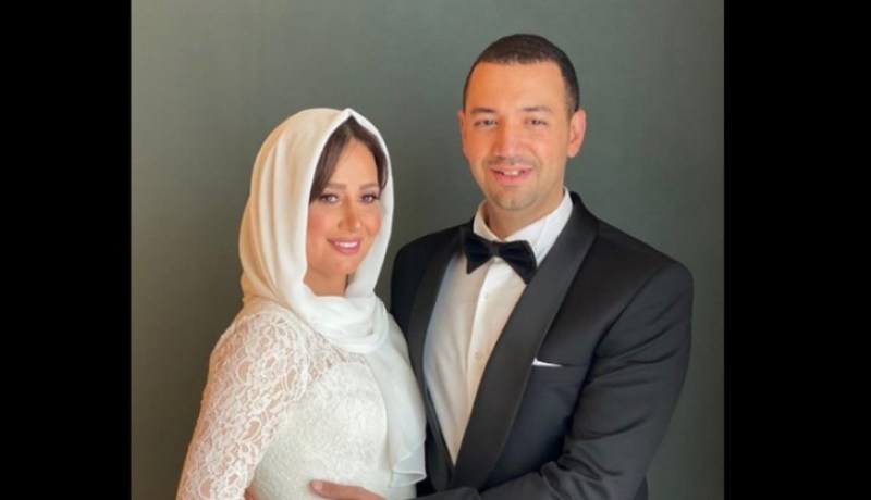 ضجة إعلامية بعد نشر الداعية الإسلامي معز مسعود والفنانة حلا شيحة صور زواجهما