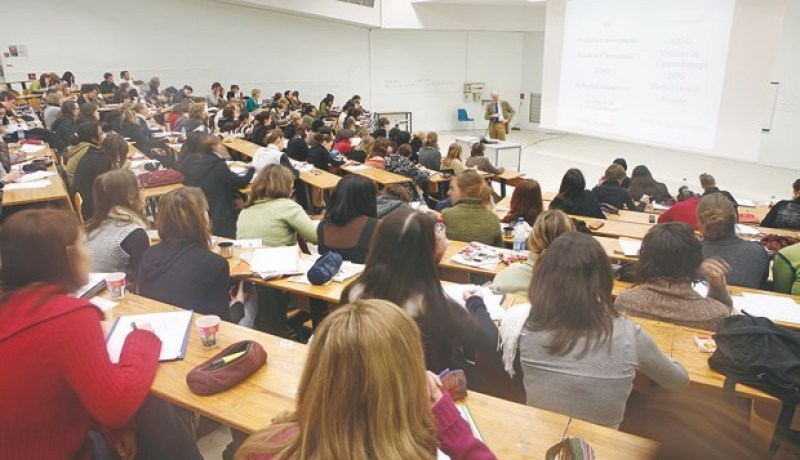فرنسا تخفض قيمة التسجيلات في جامعاتها للطلبة الجزائريين