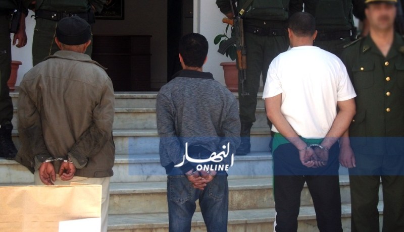 توقيف شخصان بحوزتها أزيد من 8 كغ “زطلة” كانت مخبأة تحت الأرض بالعاصمة